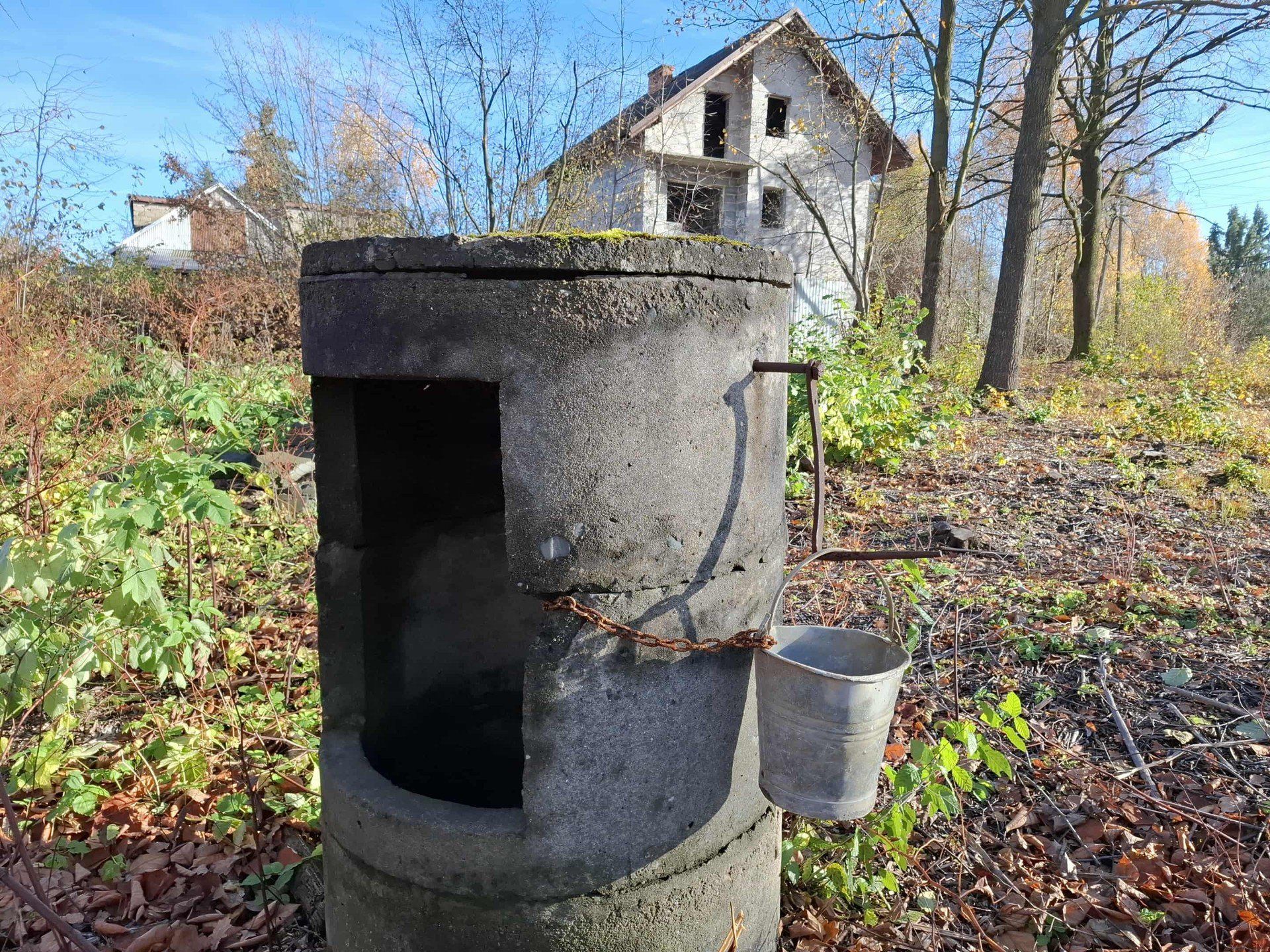 W górach wciąż można spotkać tradycyjne studnie