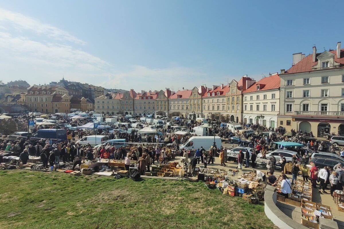Lubelska Giełda Staroci znowu opanuje plac Zamkowy. To raj dla łowców unikalnych antyków i przedmiotów z duszą