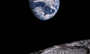 Elon Musk chce katapultować satelity w kosmos. Z powierzchni Księżyca