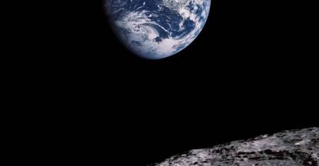 Elon Musk chce katapultować satelity w kosmos. Z powierzchni Księżyca