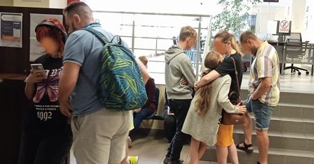 W kolejce trzeba odstać nawet 5 godzin. Udogodnienia? Działają, jak chcą