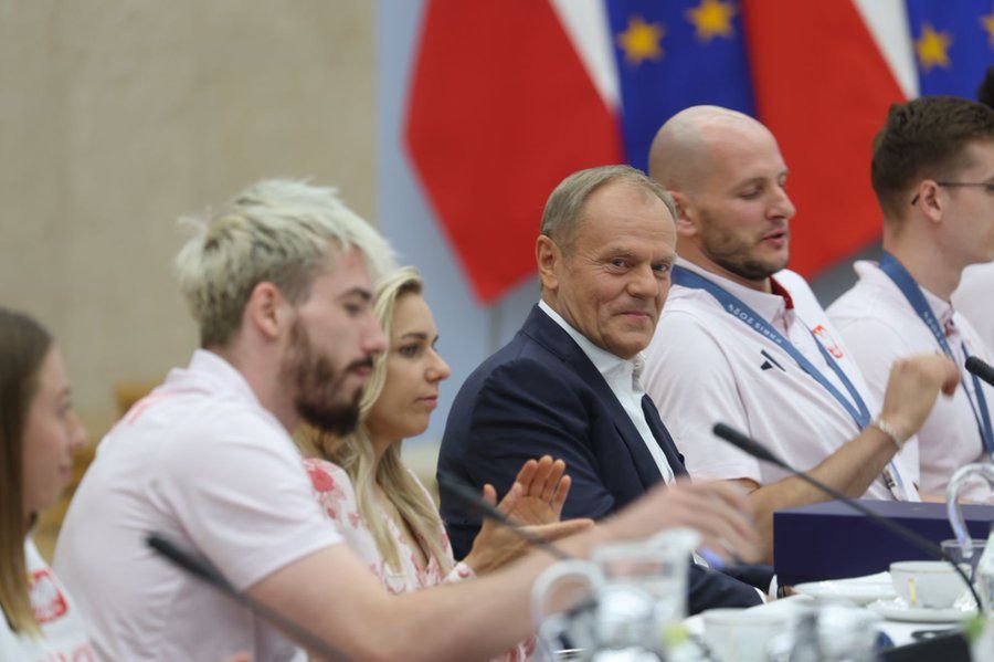 Ministrowie będą ciężej pracować? Tusk zażartował