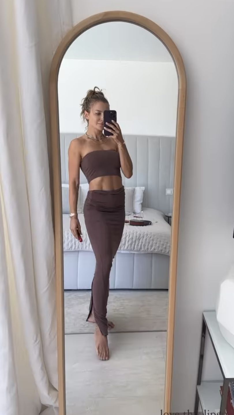 Anna Lewandowska w wakacyjnej stylizacji w odcieniach brązu