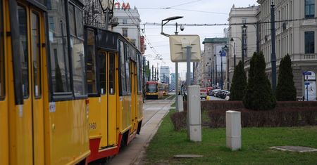 Tramwaj przytrzasnął rękę mężczyźnie i pociągnął go za sobą