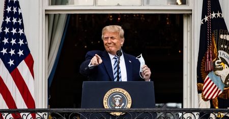 Skutki eksperymentalnego leku. Podali go Trumpowi. Eksperci ostrzegają