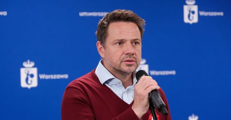 Prohibicja na terenie Warszawy? Trzaskowski odpowiada