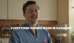 Europejska kampania Twixa zachęca do przesyłania AI-owych głosówek na Whatsappie. Marka sięga po młodszego klienta