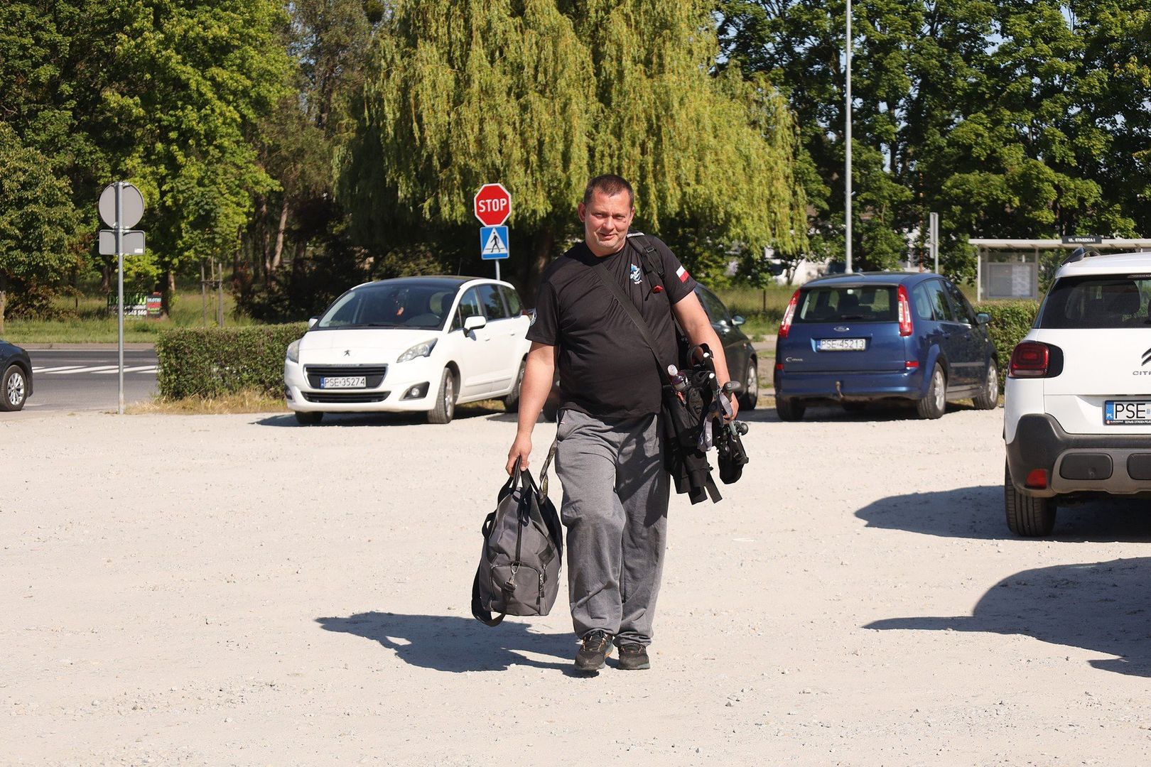 Skarby i Wolonosiciele wyruszyli w stronę Śnieżki! Rozpoczyna się tegoroczna akcja pod hasłem &#34;Spełniamy górskie marzenia&#34;. W piątek 23 maja 2025 r. ze Śremu wyruszył autokar z częścią niepełnosprawnych dzieci i wolontariuszy, którzy pomogą im dostać się na szczyt