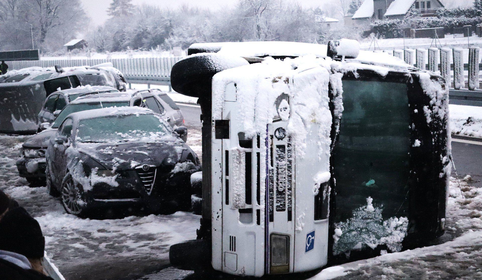 Katastrofa drogowa w Oświęcimiu. Tak wyglądały ćwiczenia Mayday 2025 ratowników z całej zachodniej Małopolski i nie tylko.