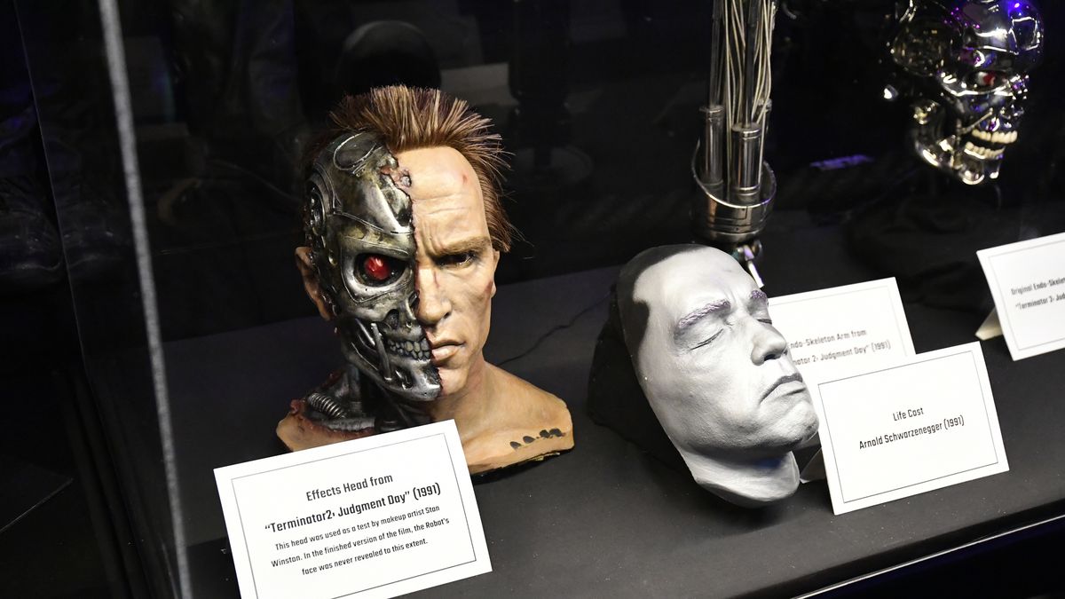 W serii filmów "Terminator" Arnold Schwarzenegger nosił specjalną charakteryzację
