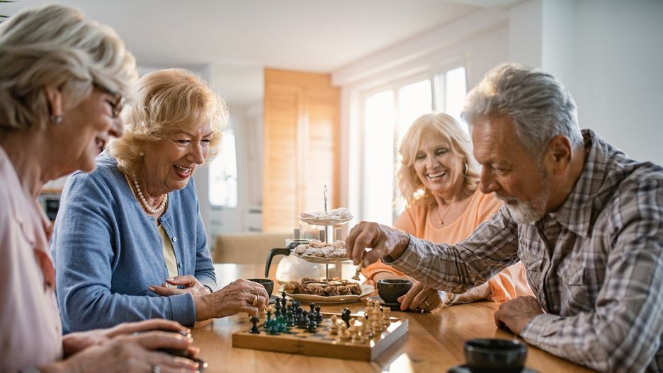 Osoby w wieku dojrzałym nazywamy też seniorami oraz silversami