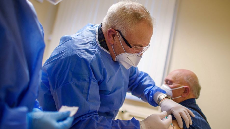 Szczepionka na COVID. Brak dowodów na związek szczepionki ze śmiercią norweskich pacjentów