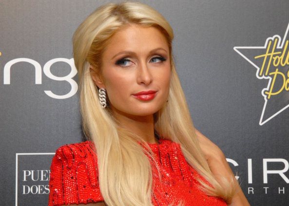 Paris Hilton ma kompleks stóp