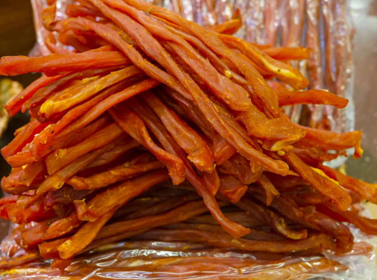 Badania wykazały, że przetworzone mięso zwiększa ryzyko przedwczesnej śmierci, ale świeże jest dobre dla zdrowia. Nowe badania