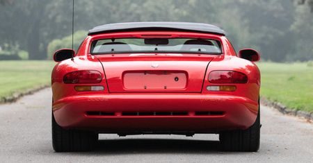 Dodge Viper na "bliźniakach". Japończycy przekroczyli granicę dobrego smaku