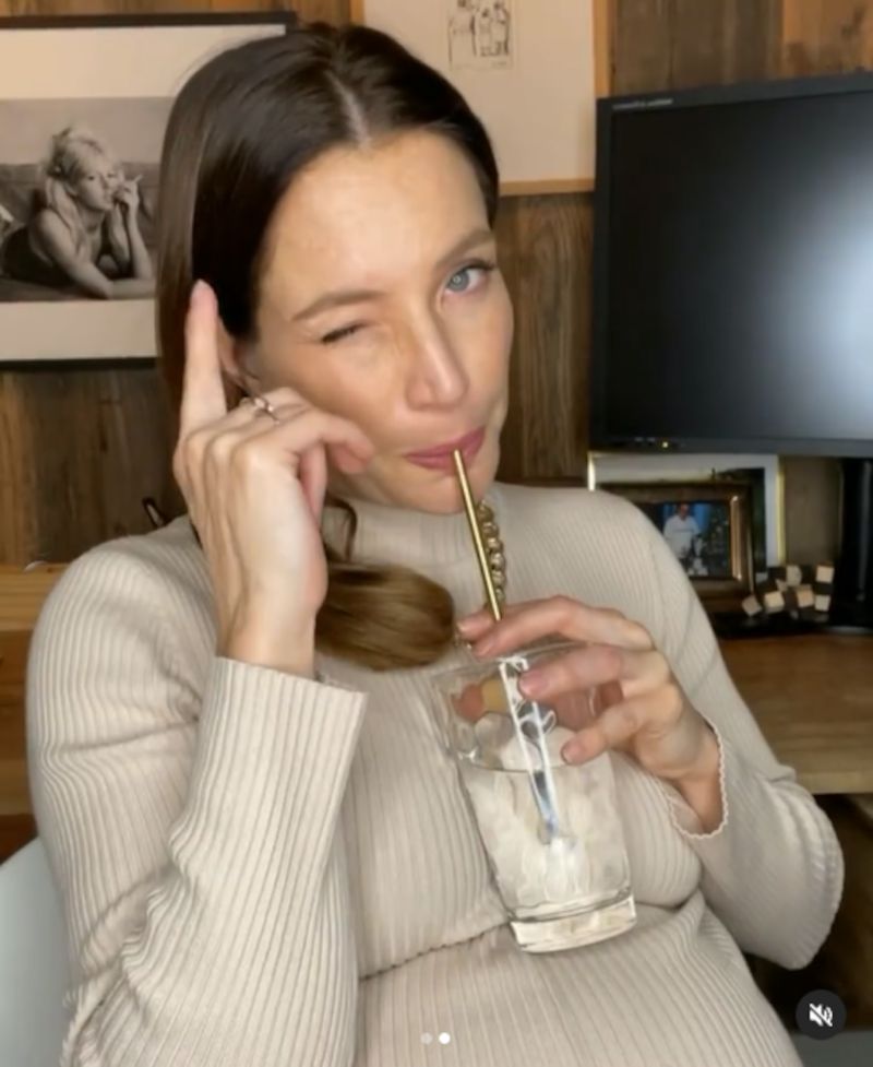 Anna Dereszowska dementuje doniesienia, jakoby piła alkohol w ciąży 
