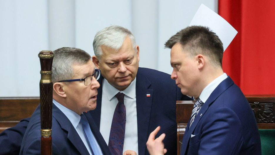 Politycy PiS uderzają w marszałka Hołownię