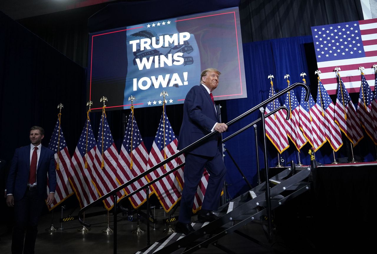 Protesters disrupt Trump rally, Iowa caucus tensions soar