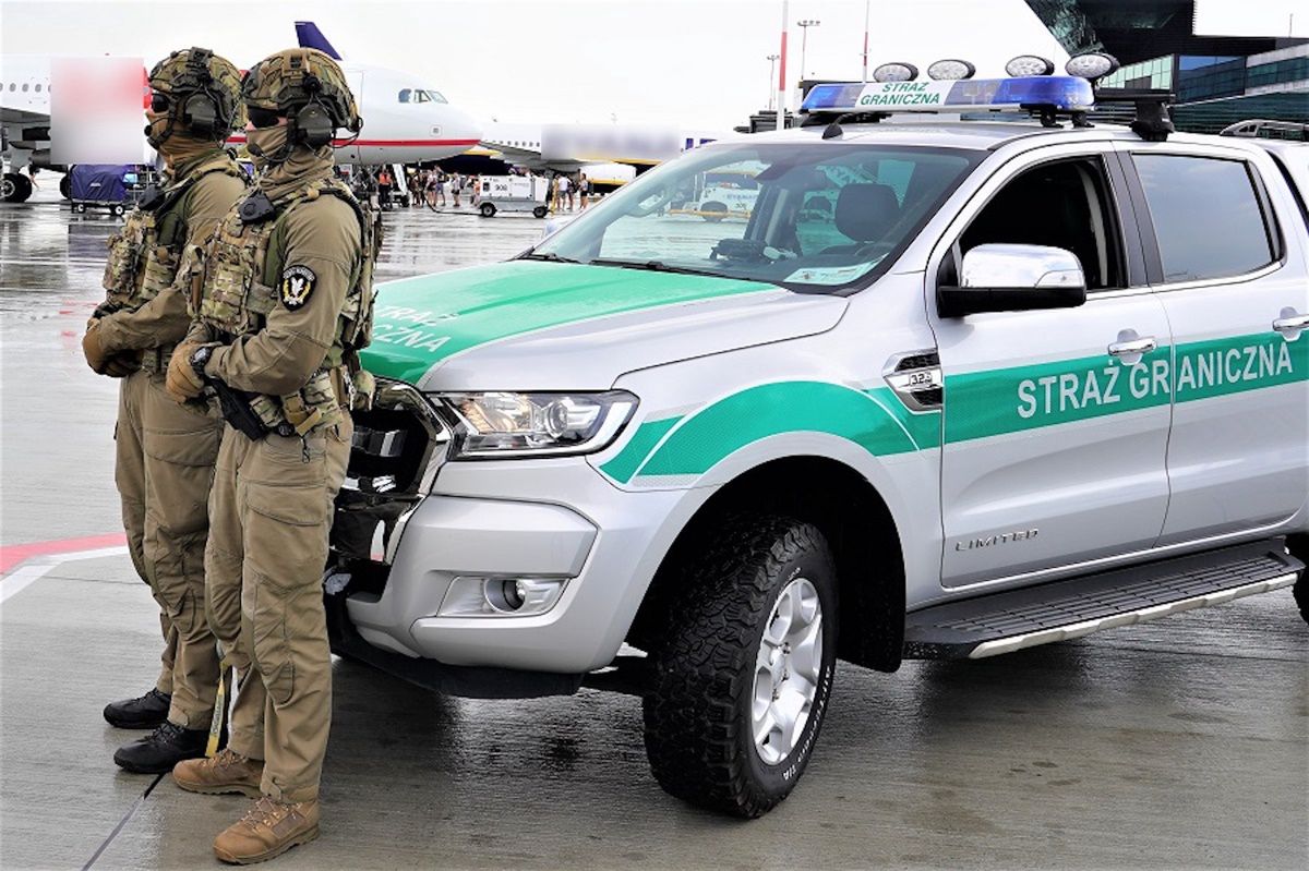 Awantura na pokładzie. Pilot zawrócił, bo pasażer groził, że wysadzi samolot