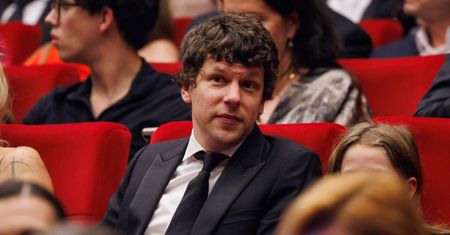 Jesse Eisenberg uciął spekulacje. Mimo polskiego obywatelstwa nie wyjedzie z USA
