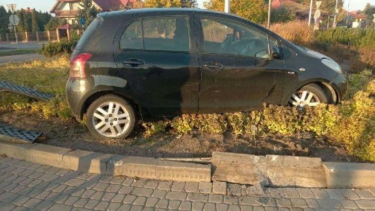 Wjechał na środek ronda NSZ w Ostrowcu. Kierowca miał ponad 2 promile
