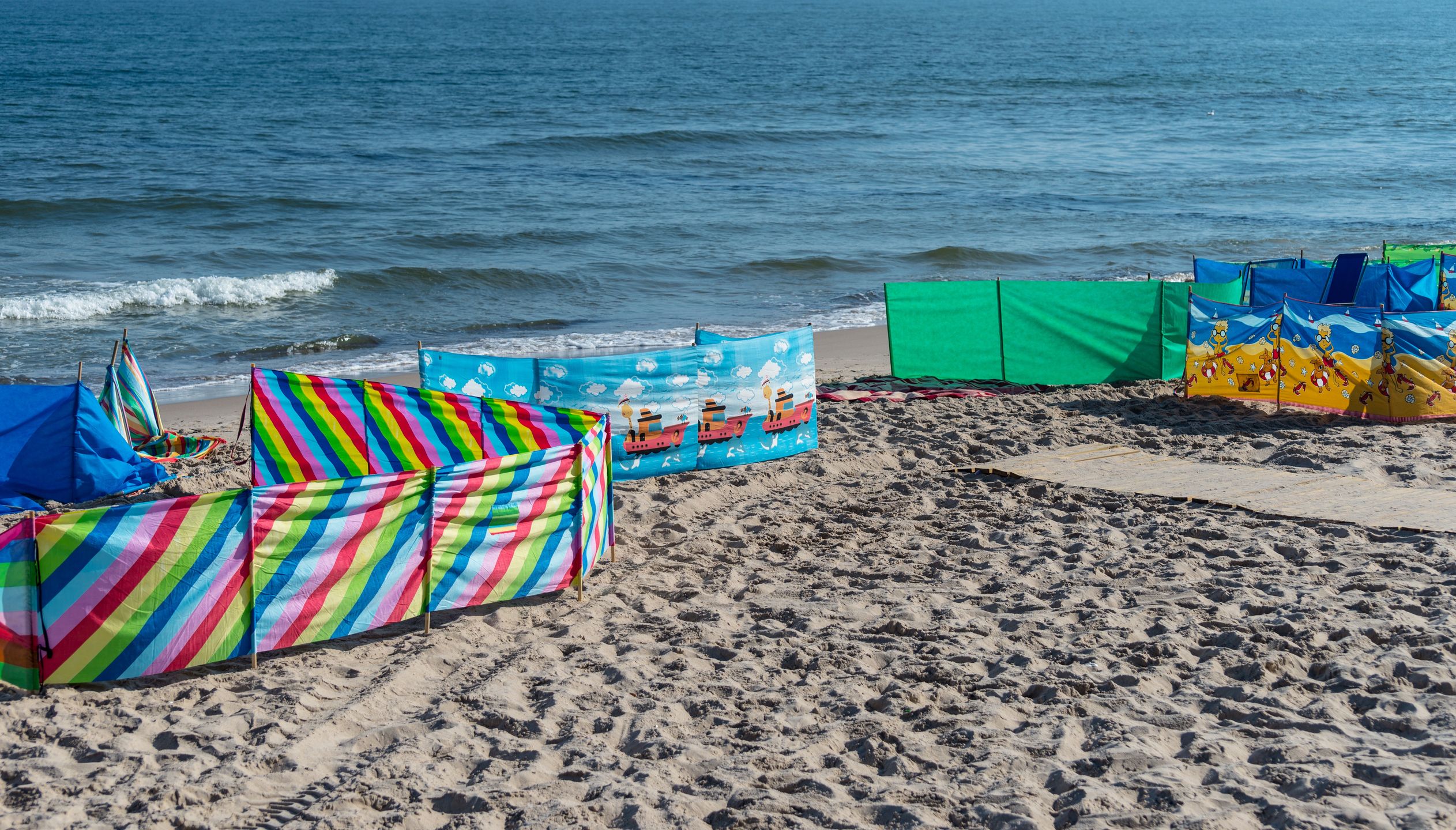 Parawany i głośna muzyka to plażowy standard 