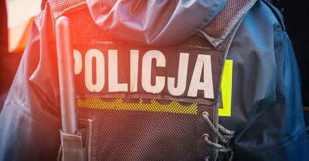 Ciała dwóch osób w zaparkowanym samochodzie