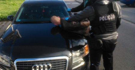 Uciekał przed policją i wjechał w ścianę. Szybko odkryto powód
