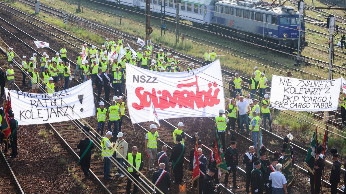 Związkowcy ze Śląsko-Dąbrowskiej "Solidarności" protestujący