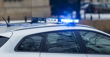 Miał się obnażać. Incydent w Olsztynie. Mężczyzna był w pończochach
