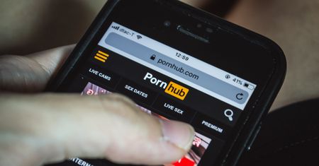 Wielka Brytania rezygnuje z blokowania pornografii w internecie. Straci branżowy gigant