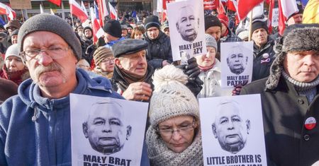 Transparenty na marszach KOD: "Mały Brat patrzy", oko Saurona i... Darth Vader