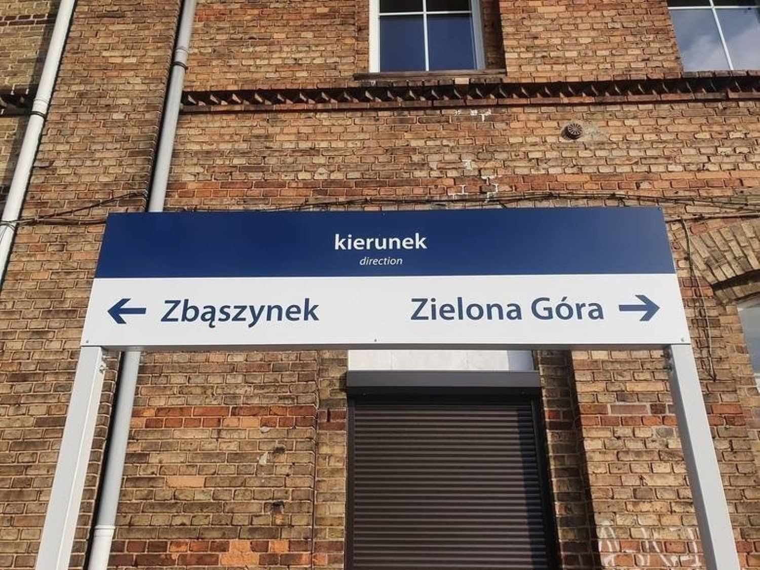 Zbąszynek i Krzyż to dwie najbliższe stacje węzłowe dla Gorzowa, na których można wsiąść do pociągów jadących w głąb Polski.