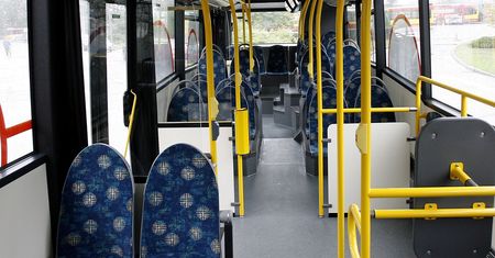 Wrocław. Drzwi autobusu przytrzasnęły pasażerkę. "Kierowca ciągnął ją po asfalcie"
