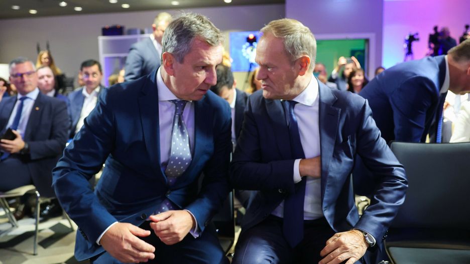 Spotkanie Europejskiej Partii Ludowej w Warszawie. Andrzej Halicki rozmawia z Donaldem Tuskiem

