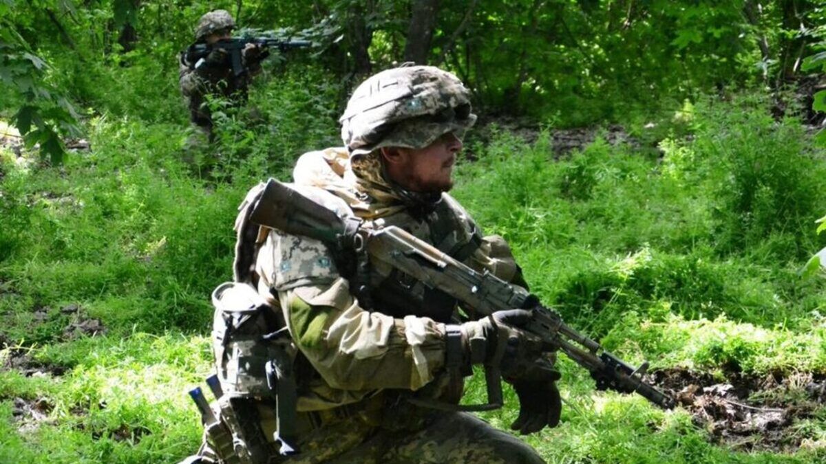 Ukraińcy przychodzą do punku rekrutacji w Lublinie