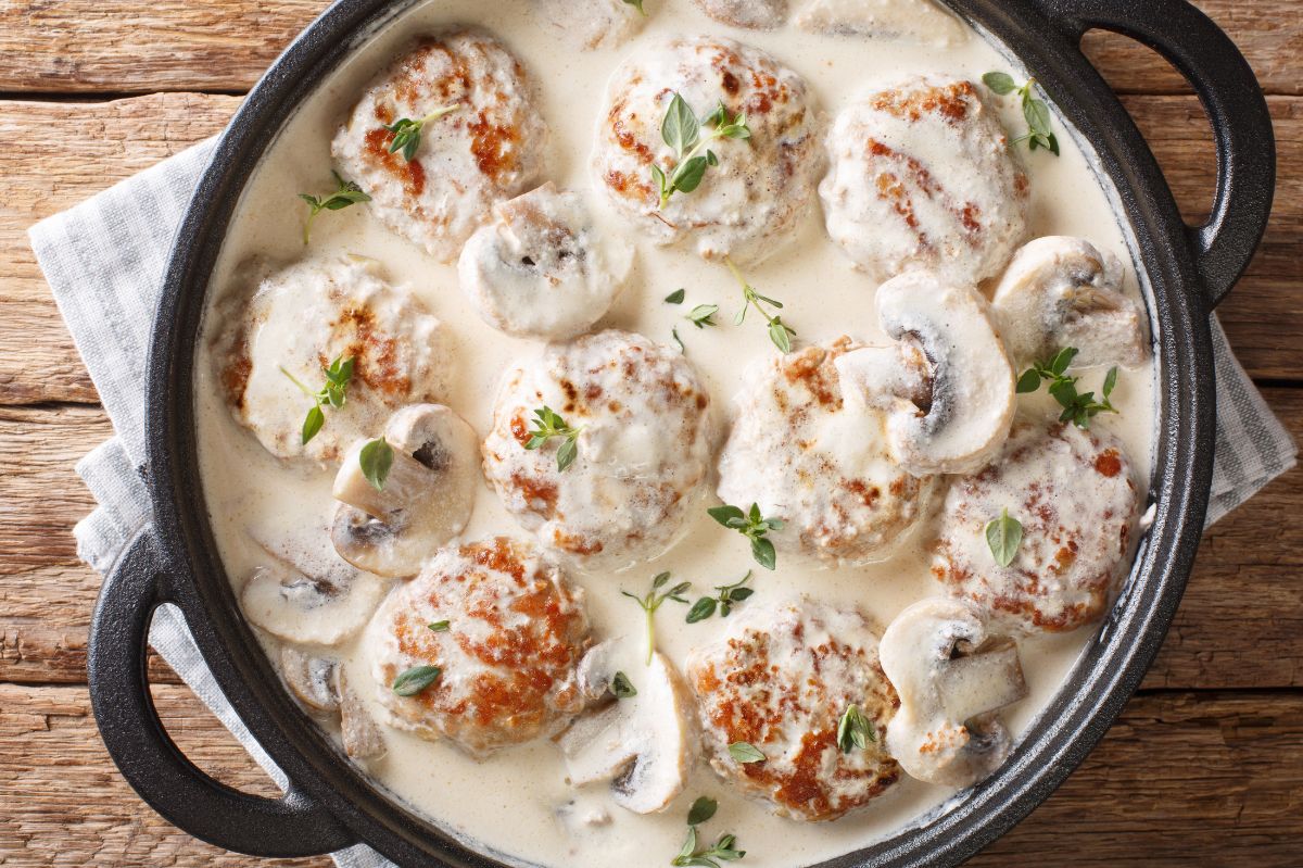 Fluffy meatballs in creamy sauce. Your mother-in-law will be impressed