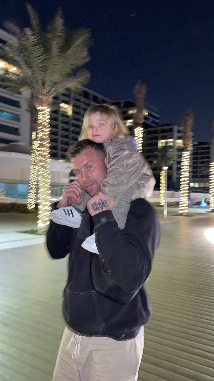 Sara Boruc i Artur Boruc z Noah i córkami na wakacjach w Dubaju