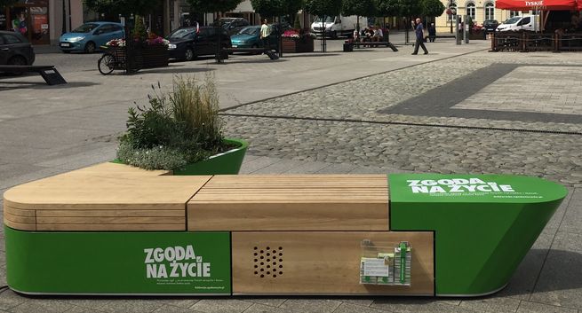 „Zgoda na życie” - ławka z historiami ludzi po przeszczepach promuje transplantologię (wideo)