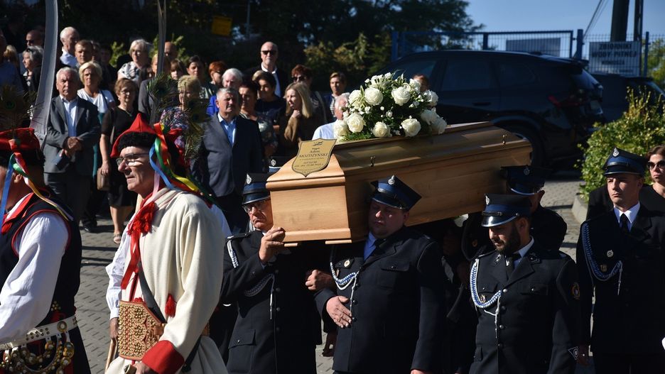 Pogrzeb księdza Adama Możdzyńskiego w Koniuszy