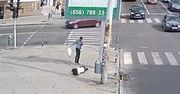Rzucił się na dziewczynę na pasach. Wszystko się nagrało