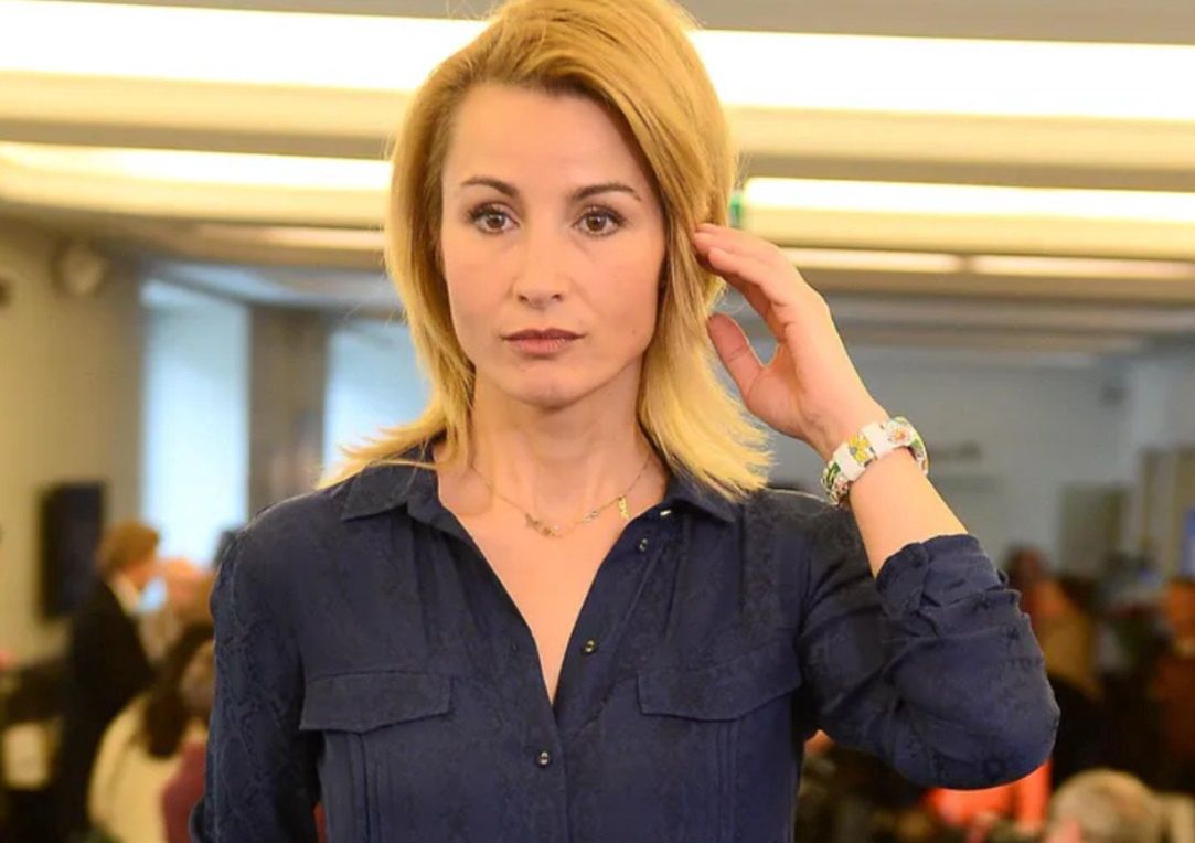 Klasa sama w sobie. Strój Brodzik to perełka dla 50-latek