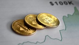 Dlaczego cena bitcoina spada? Kapitał płynie do AI