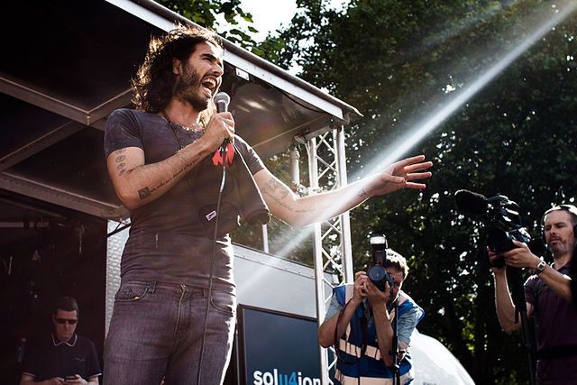 Komik Russell Brand powiedział, na kogo odda swój głos