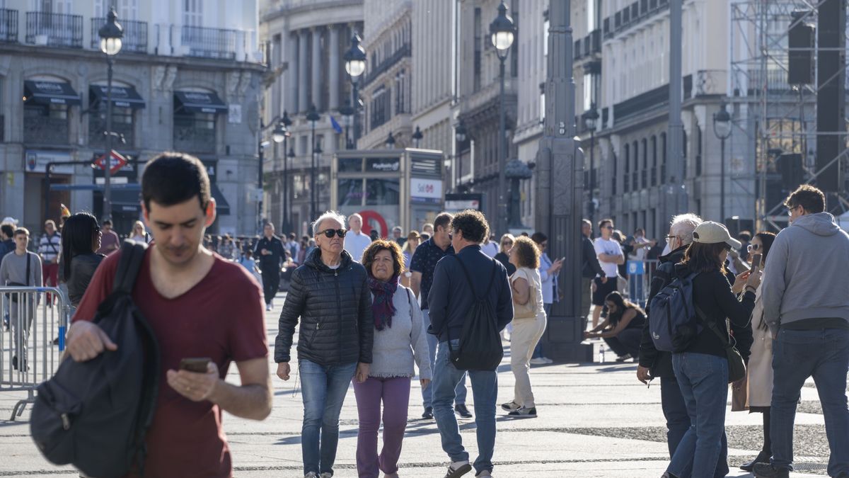 MADRID, SPAIN - 2026/04/18: People are seen walking around Puerta del Sol Square, near Madrid's historic center. As the political and cultural heart of Spain, Madrid is a city where imperial history and European modernity coexist. As the seat of government and key institutions, it is a hub of intense economic and social activity. (Photo by Jorge Castellanos/SOPA Images/LightRocket via Getty Images)