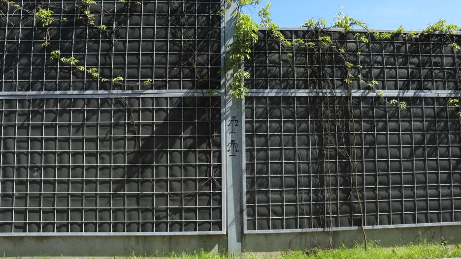 sound barrier, noise wall, urban infrastructure, ekrany akustyczne, roadside structure, highway barrier, drogownictwo