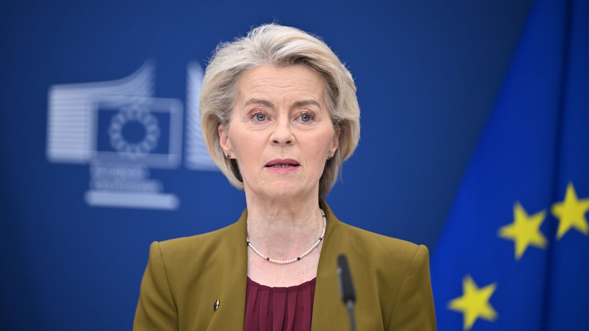 BRUSSELS, BELGIUM - OCTOBER 16: European Commission President Ursula von der Leyen announces the "New Mediterranean Pact" following the weekly meeting of the European Commission in Brussels, Belgium, on October 16, 2025. (Photo by Dursun Aydemir/Anadolu via Getty Images)