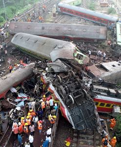 Katastrofa kolejowa w Indiach. Ogromna liczba ofiar śmiertelnych i rannych