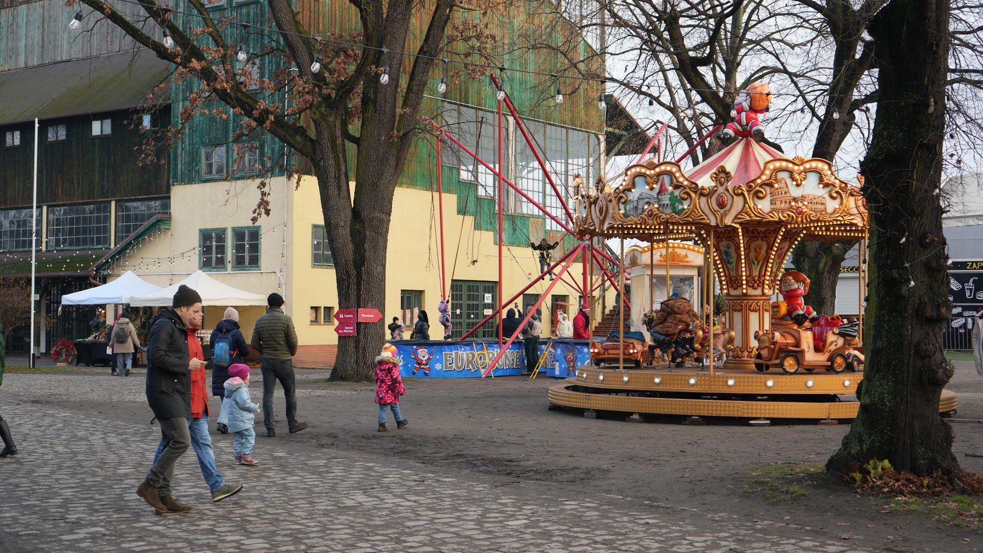 Wrocławski Tor Wyścigów Konnych rozbłysnął świątecznie. Atrakcje czekają do 21 grudnia.