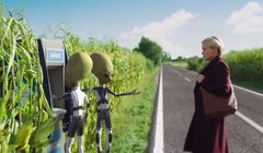 Kosmici przed bankomatem reklamują Konto Jakże Osobiste w Alior Bank (wideo)